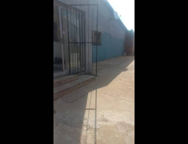 3 BEDROOM HOUSE FOR SALE IN LENASIA SOUTH